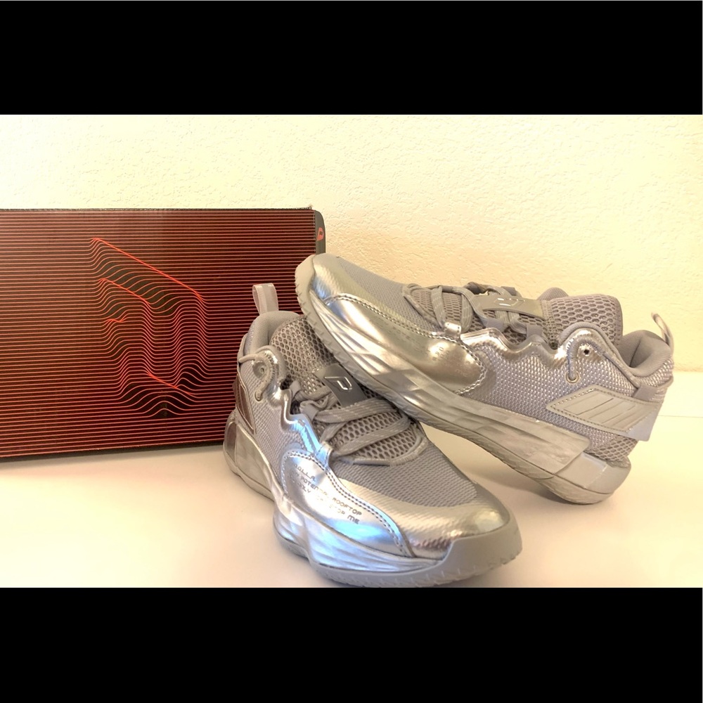 Brand new Adidas Dame 7 EXTPLY Basketball shoes!